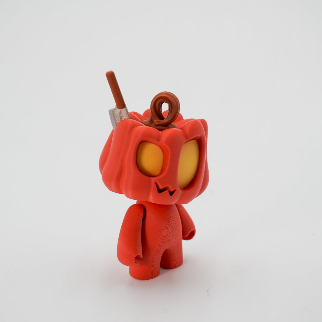 Pumpkin Carver - Figurine - 3"