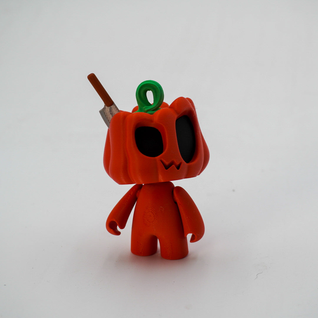 Pumpkin Carver - Figurine - 3"